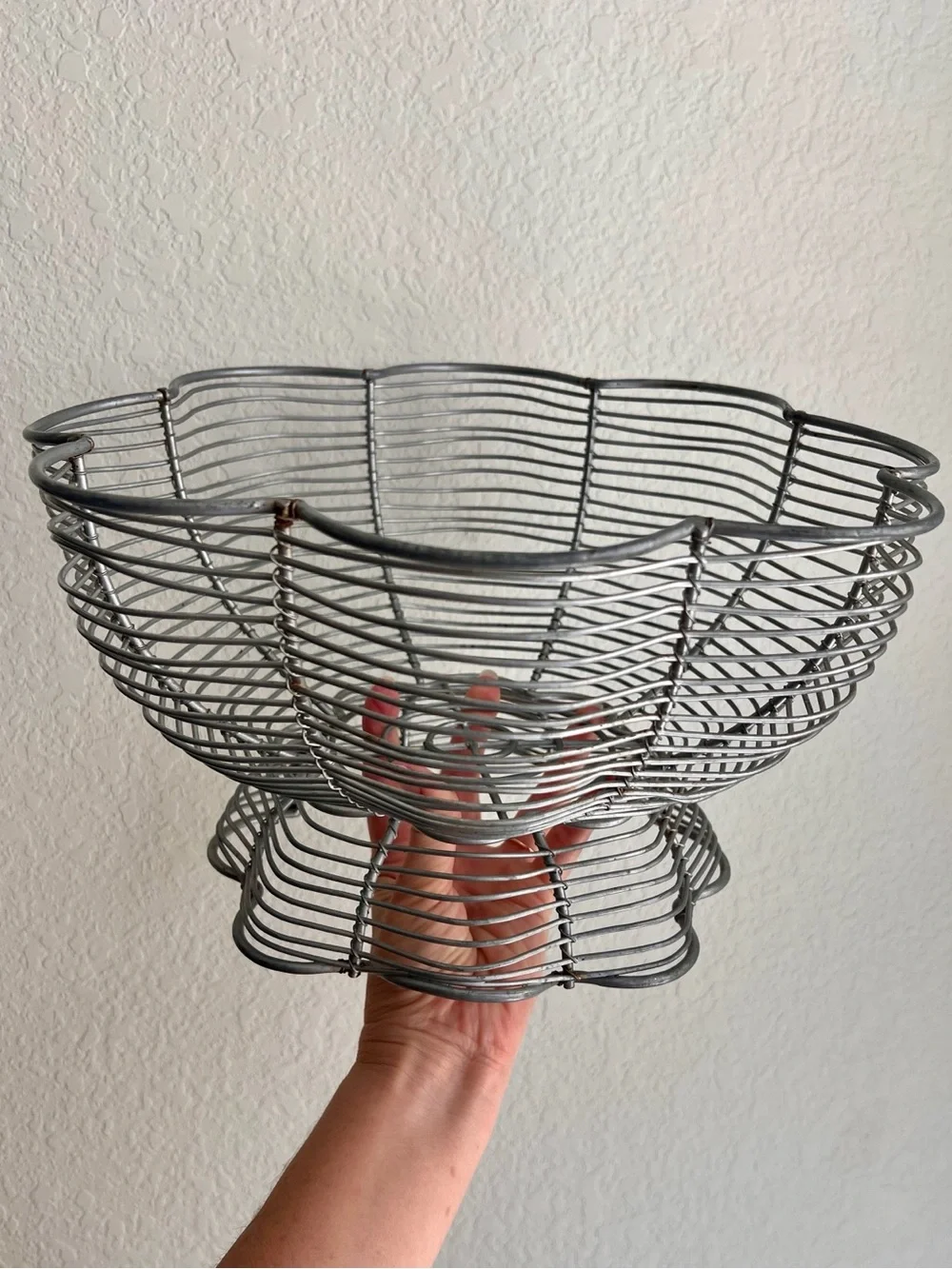 Vintage Metal Wire Fruit Basket Granny Kitchen Centerpiece Pedestal Bowl MCM